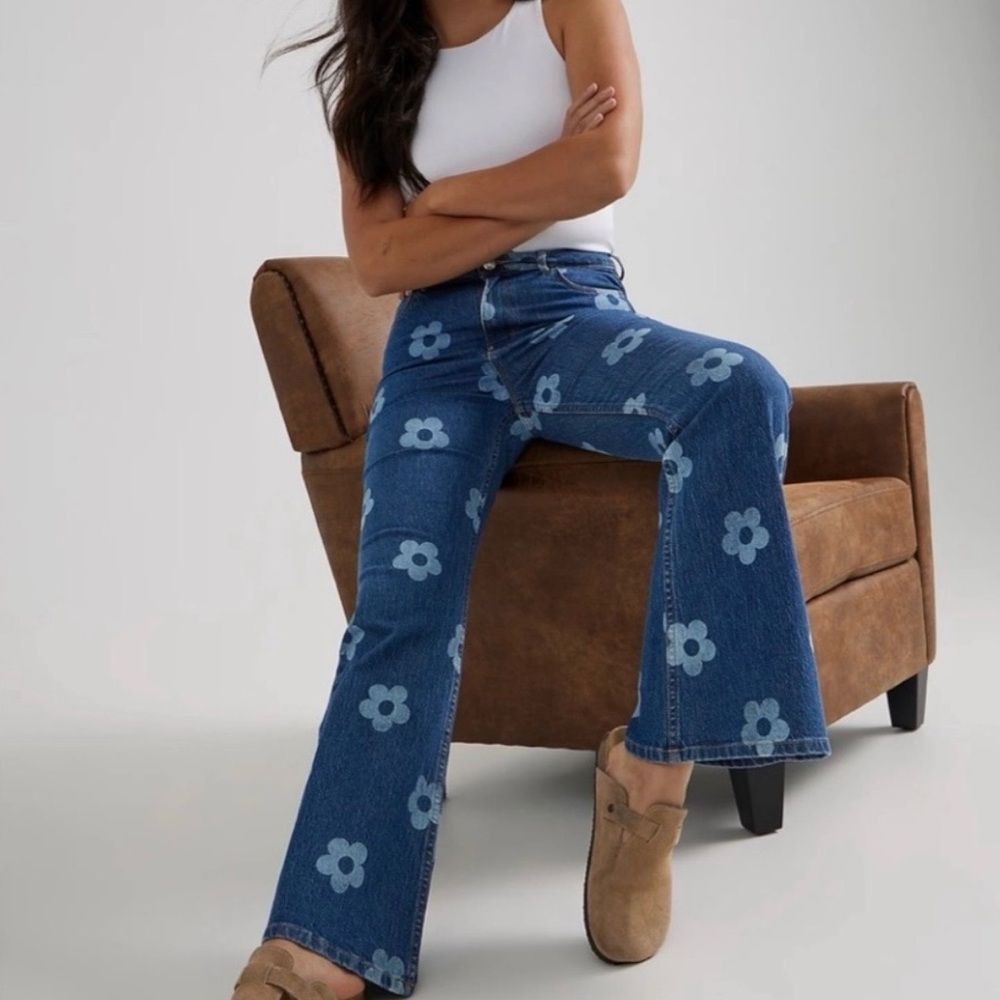Wrangler High Rise Fierce Flare Retro Daisy Floral Print Jeans Sz 10x32